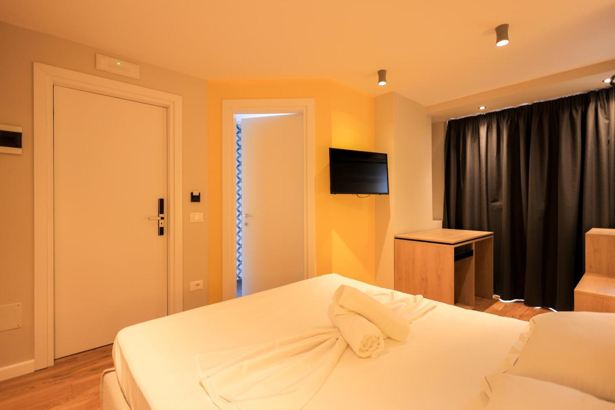 Grandstay Studios Durrës Esterno foto